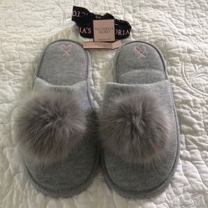 Womens Victoria Secret’s Slippers.NWT.Sz:M(7-8)